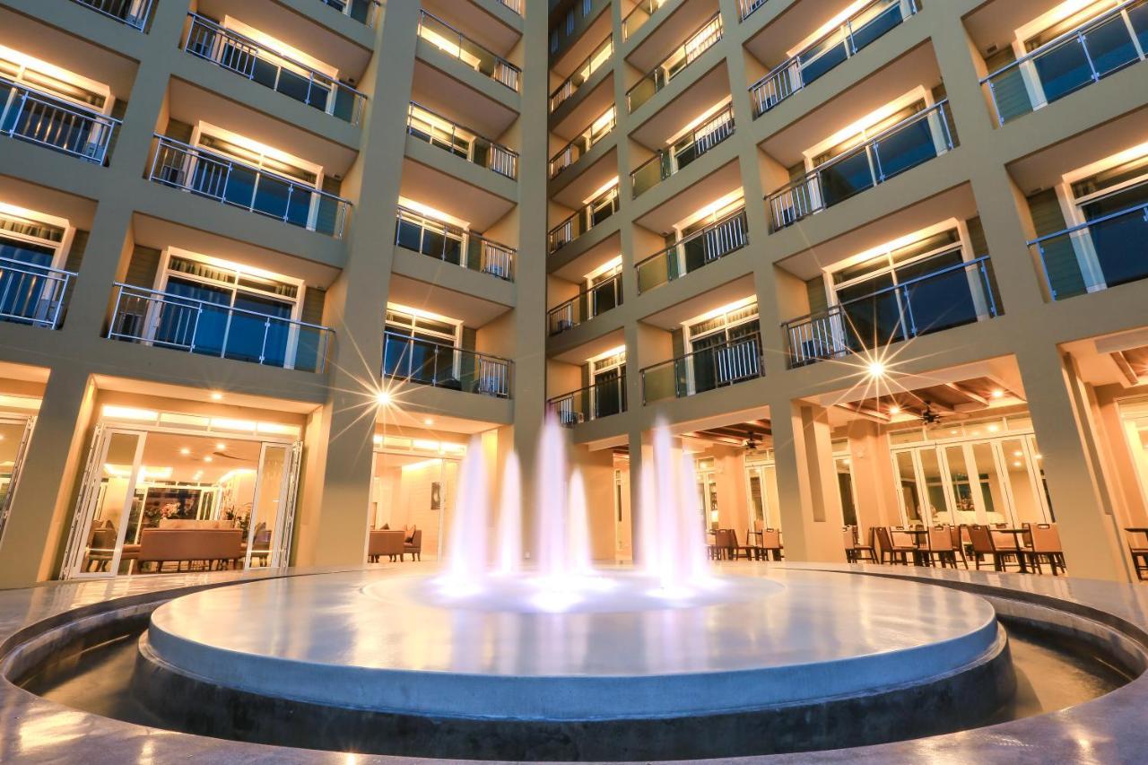 Crystal Palace Luxury Hotel Pattaya Exterior photo